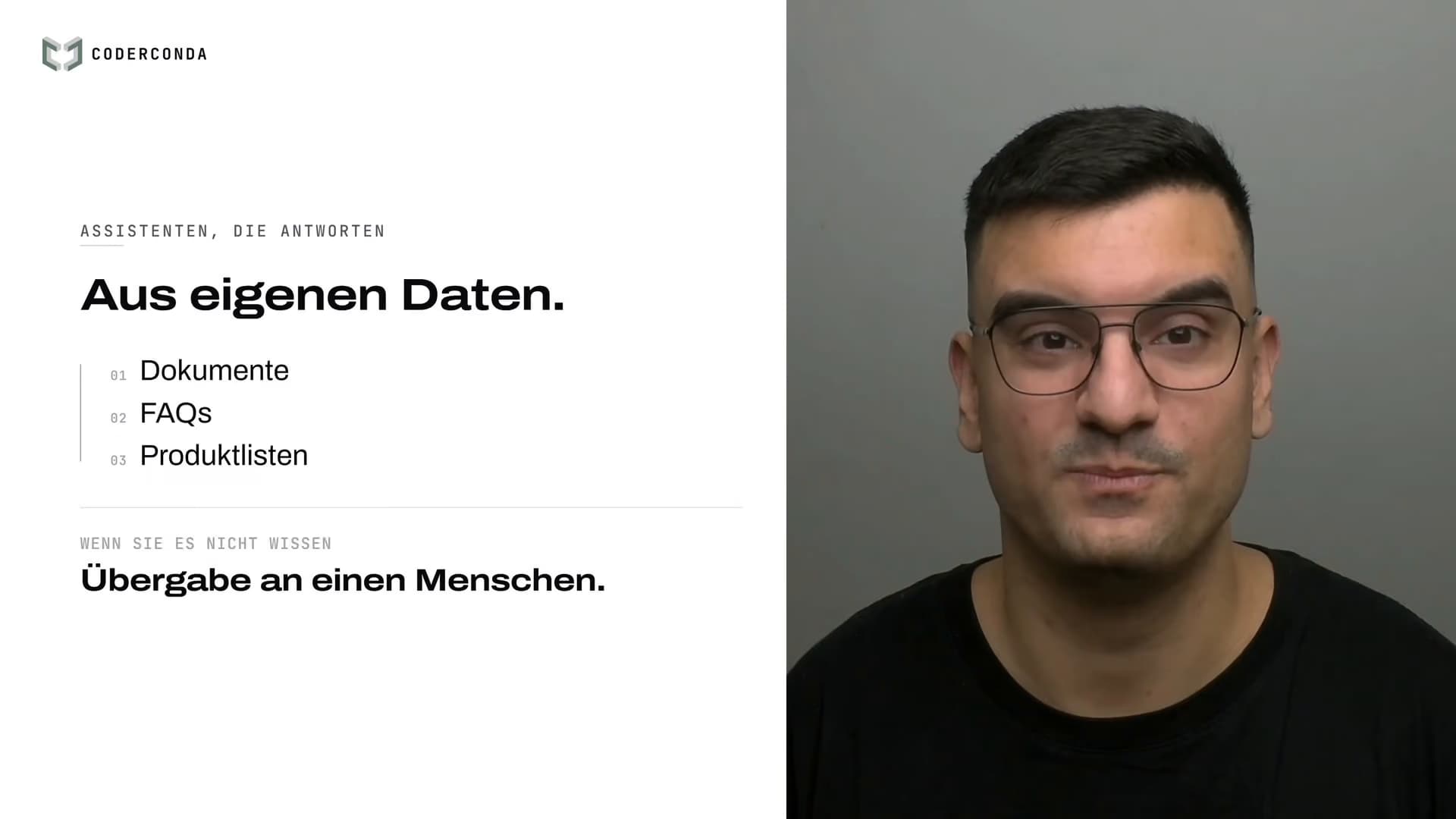 Damjan Savić neben der Liste „Aus eigenen Daten: Dokumente, FAQs, Produktlisten“ und „Übergabe an einen Menschen“